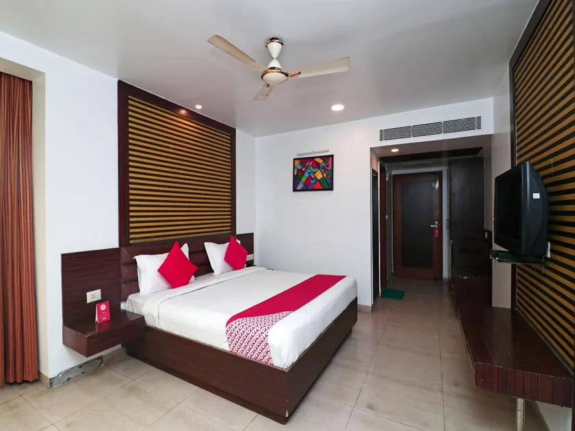 OYO 16893 Hotel Parth Paradise - Image 1