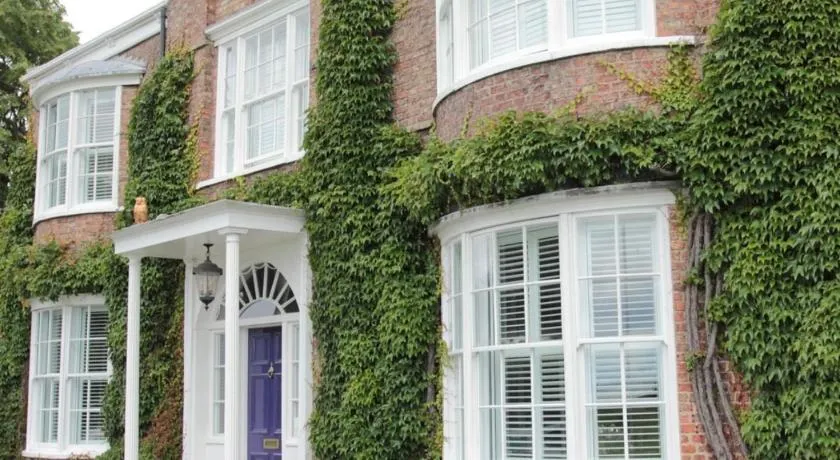 1 Bed Flat - Sleeps 2 - Pets - Parking - Wifi - Image 1