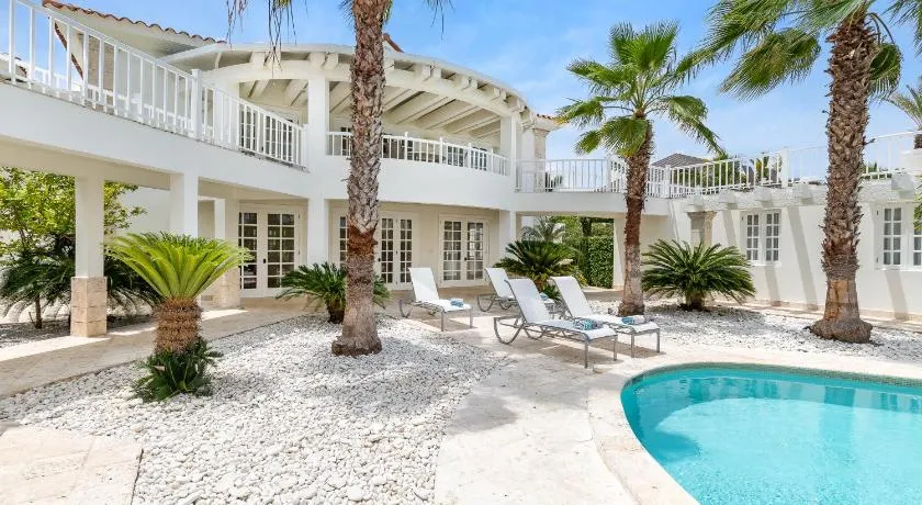 Paradise Luxury Villa with Huge Pool and Jacuzzi - Image 1