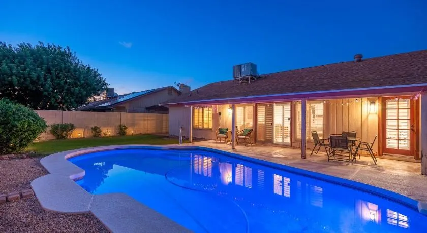 Large Pool With Diving Board, Remodeled 3bdrm, Near State Farm STDM and More! - Image 1