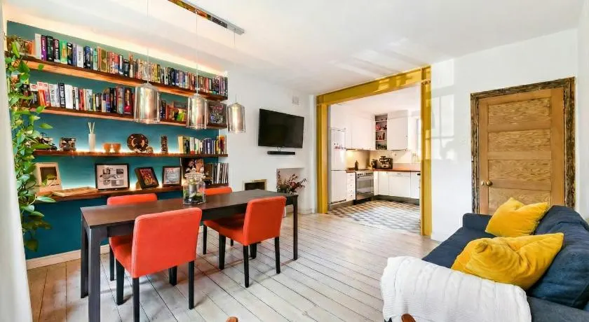 Designer Flat in Bethnal Green - Image 1