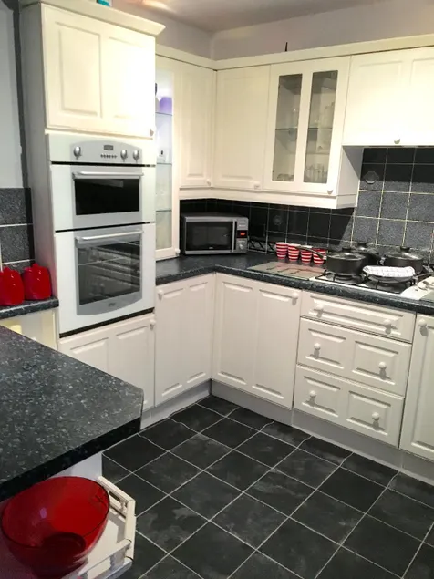 Budget Accommodation Min from M1/ 31  Free Parking - Image 1