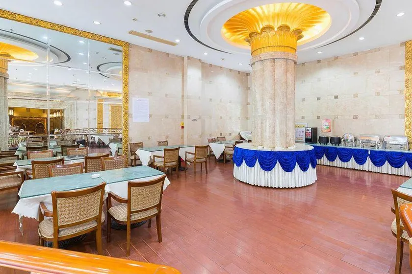 Hui Long Hotel - Image 1