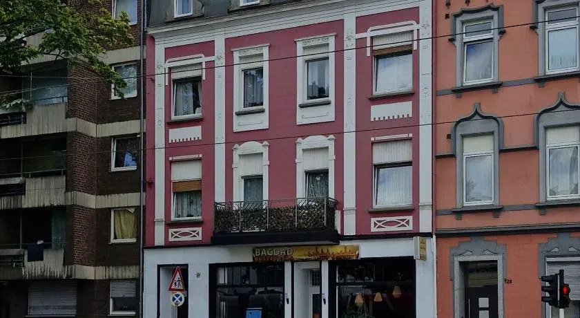 Central Apartment Krefeld - Image 1