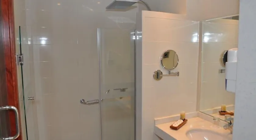 Across Hotels & Spa - Image 1
