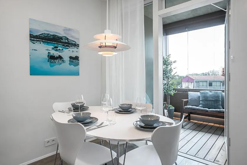 Luxury One Bedroom Apartment with balcony  SIF - Image 1