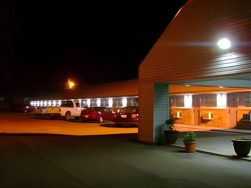 Lodge USA Motel - Image 1