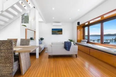 Waterfront Scotland Island Holiday Home - Family & Pet Friendly - 3 Bedrooms - Wifi - Netflix - Private Jetty - Image 1
