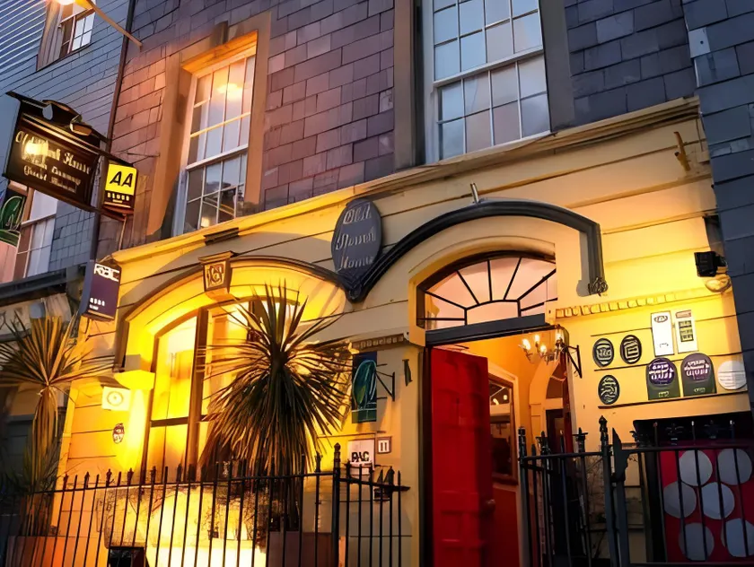The Old Bank Town House - Image 1