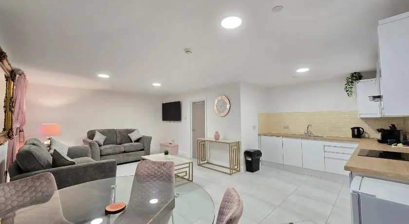 Beautiful Cardiff Bay Apartment - Image 1