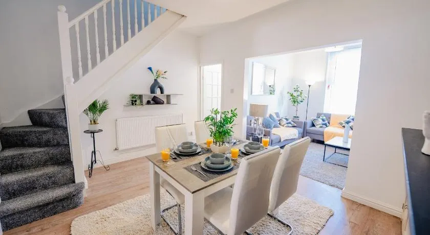 New 2BR Home Comfy and Spacious - Image 1