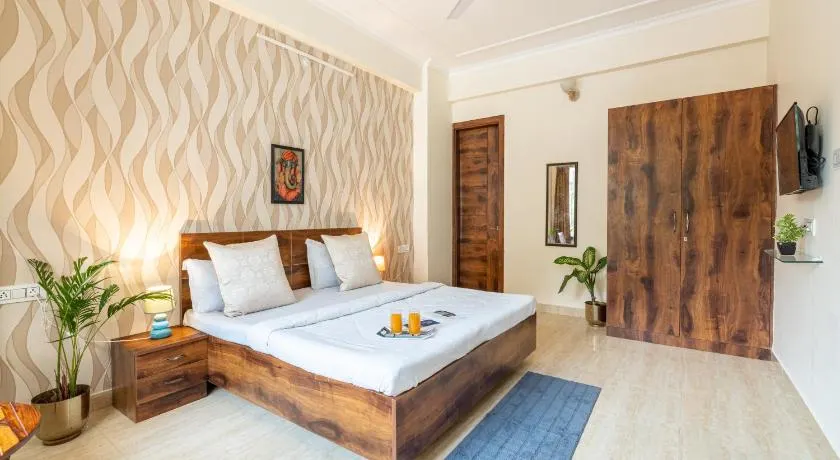 Homlee-Jumbo 1BHK-2AC-Kitchen-Lift-Parking-Tapovan - Image 1