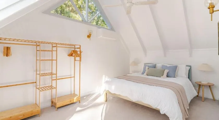 Cosy 2 Bedroom Cottage with spabath and fireplace - Image 1