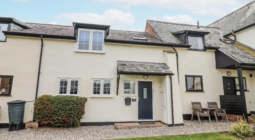 Rushmoor Cottage - Image 1