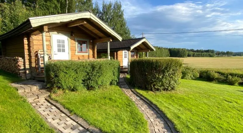 Timrad Stuga med dubbelsäng - bathroom and kitchen in main house - Image 1