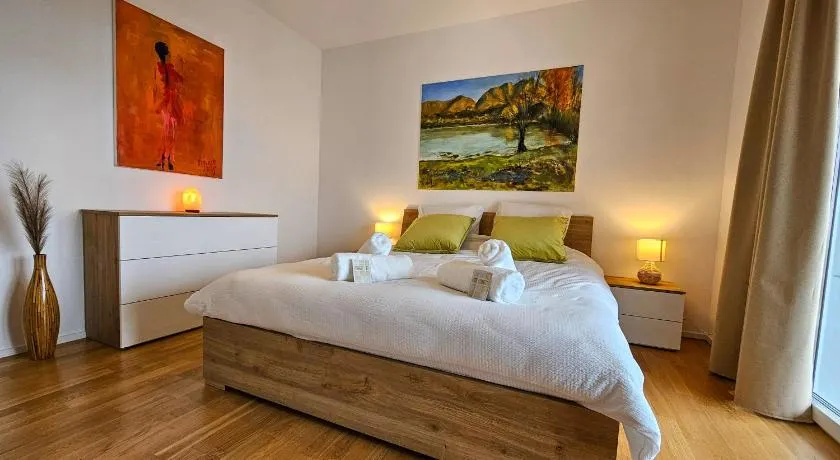 Bellavista Apartment with Free Parking - Image 1
