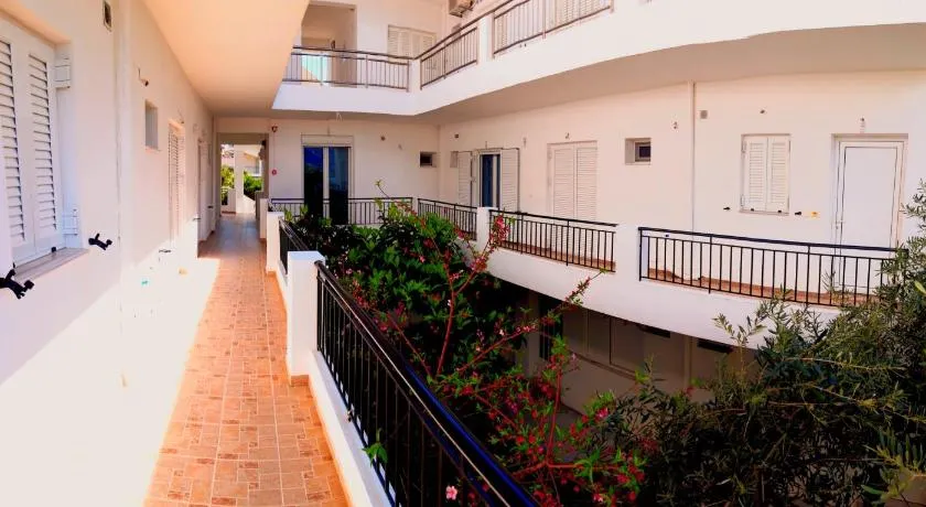 Ενοικιαζόμενα Δωμάτια Γεωργία Σταμούλου - Image 1