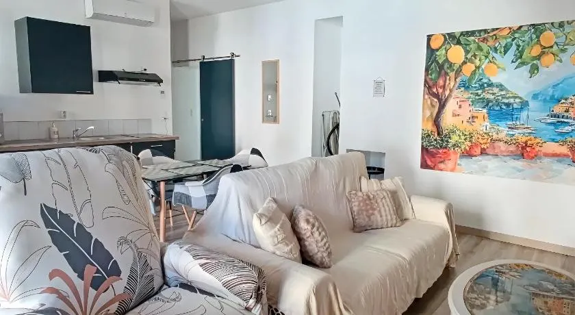 Apt 3, 1er étage, large T2 avec une terrasse commune - Image 1