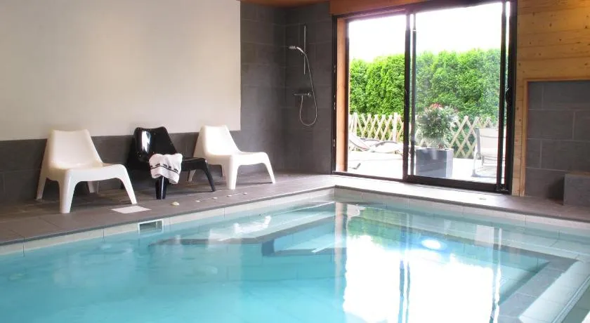 Charmoso apartamento em moradia, piscina interior sauna sala de vapor fitness - Image 1