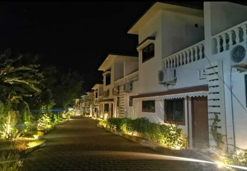 Anjuna 7bhk villa with pool & jacuzzi 1km to beach - Image 1