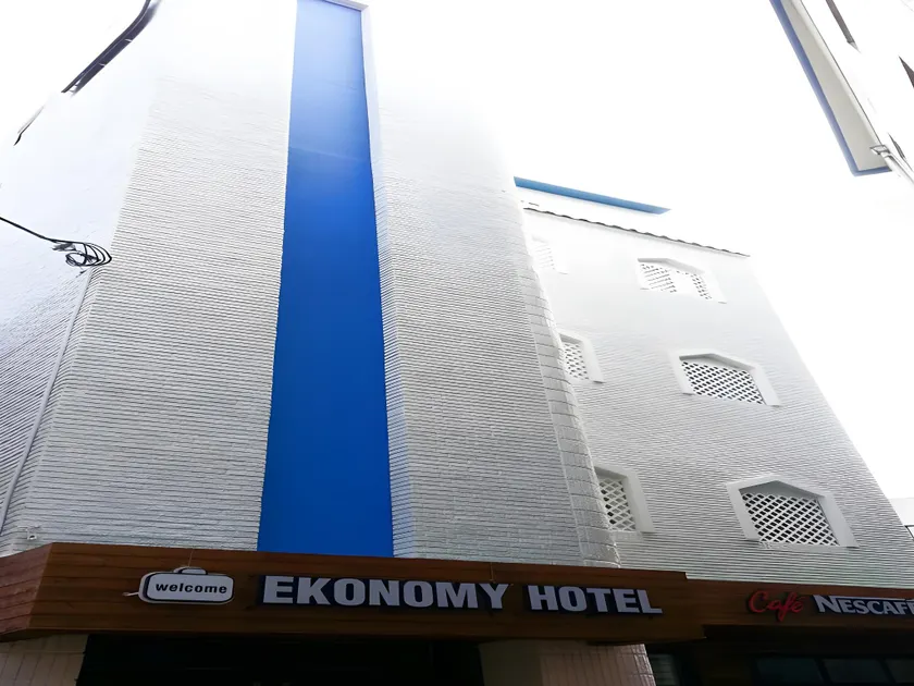 Ekonomy Hotel - Image 1