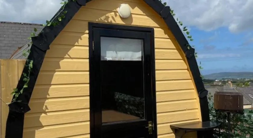 Arch Pod & Hot Tub - Image 1