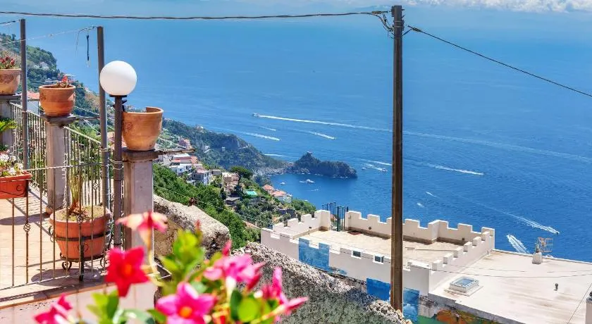 La Dolce Vista - Image 1