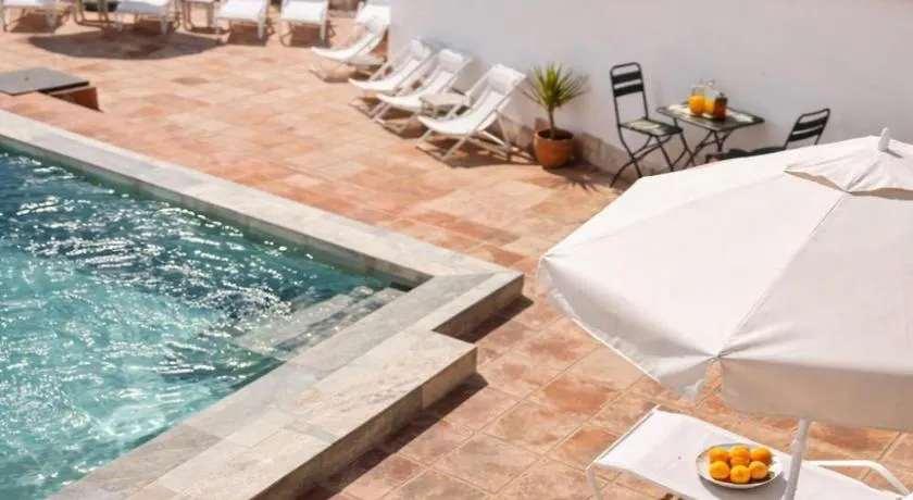 Galteo Almendra - Pool - Image 1