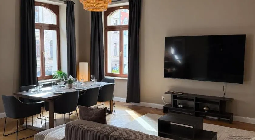4 SZ Altbauwohnung mit Parkplatz im Waldstraßenviertel - Image 1