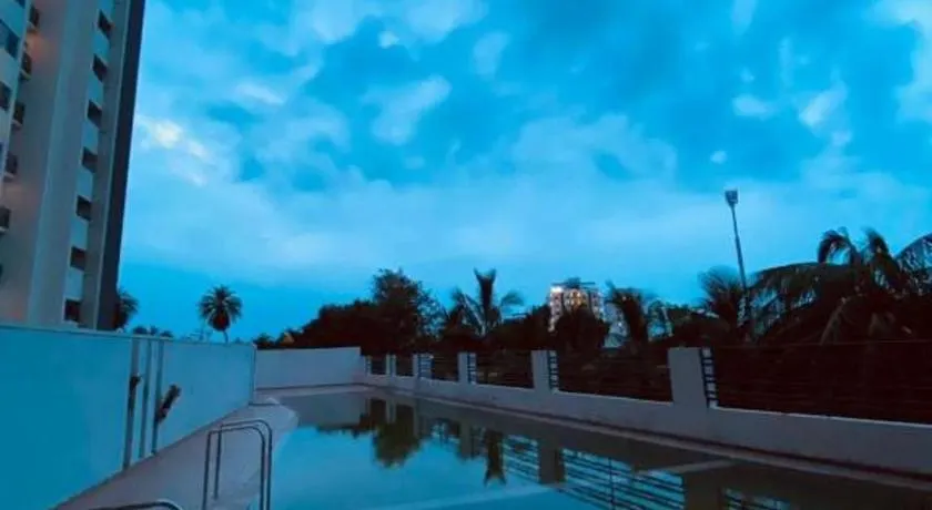 Infinity Penthouse with Pool, Sauna, Gym - Image 1