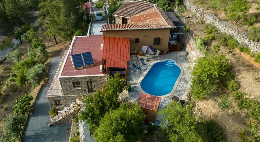 Fikardou Chalets - Image 1