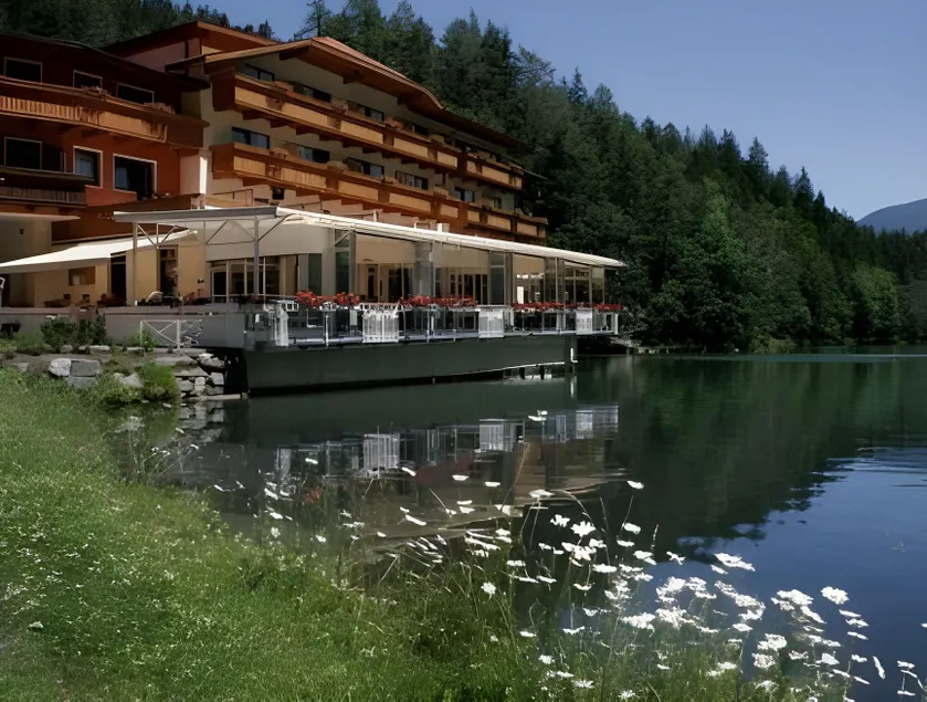 Parkhotel Tristachersee - Image 1