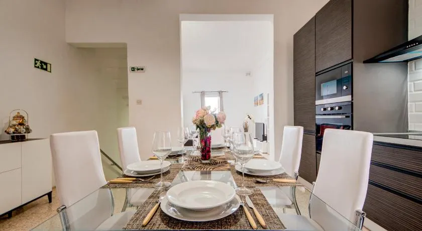 Seaview Promenade Maisonette 3BR 2BA - Image 1