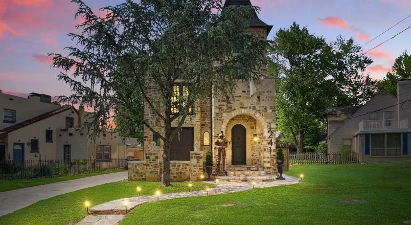 Castle Near Gathering Place Hot Tub, 3 Stories - Image 1