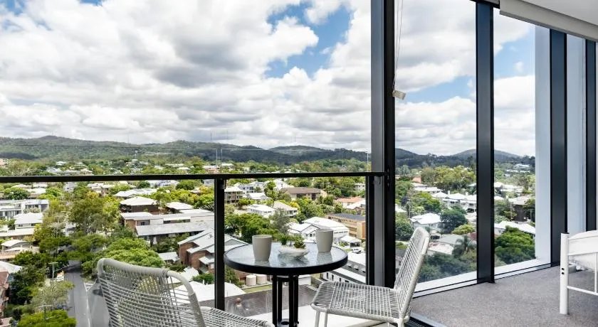 Brandnew Spacious and Stunning 1bed Apartment - Image 1