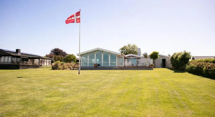 Strandhuset. - Image 1