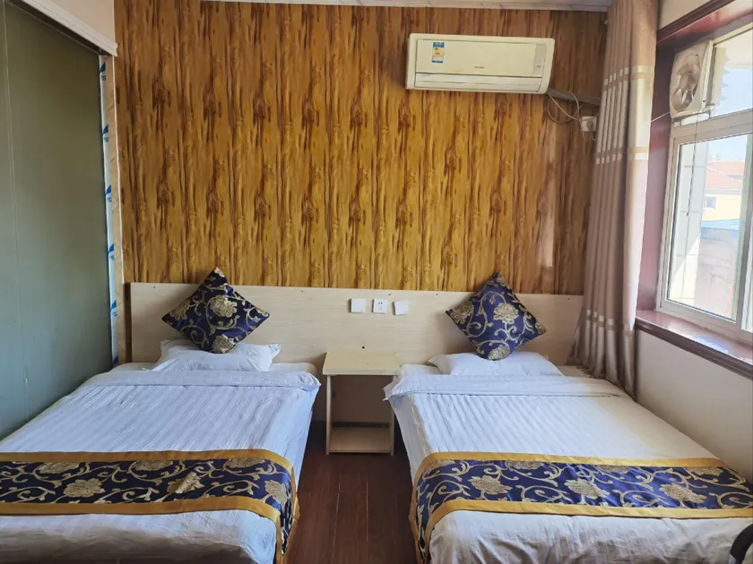Ya Guan Express Hotel - Image 1