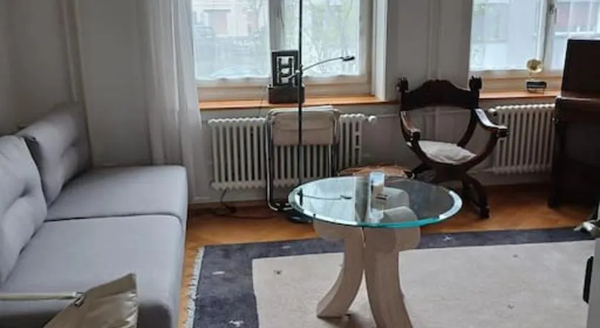 Charmante Jugendstilwohnung mit Tiefengaragenplatz - Image 1