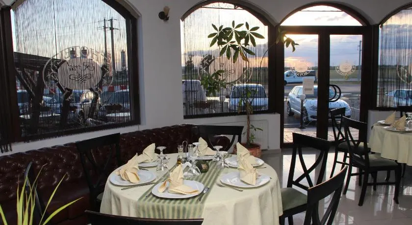 Hotel Royal 2 - Image 1