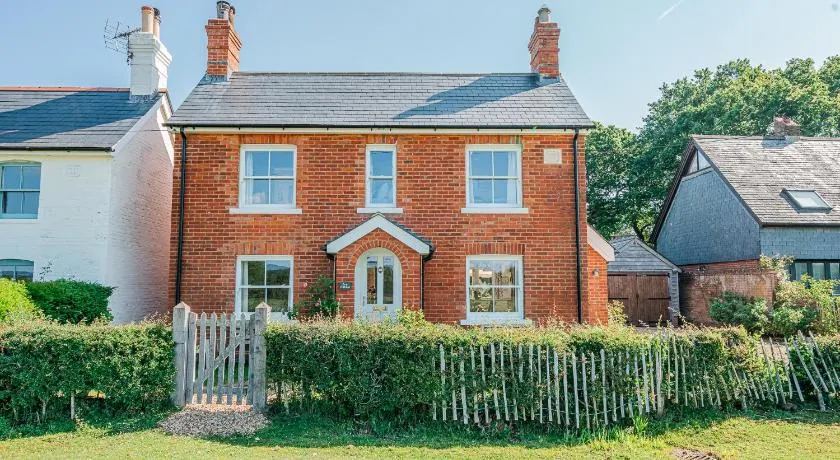 Beautiful Cottage in Brockenhurst with Forest View - Image 1