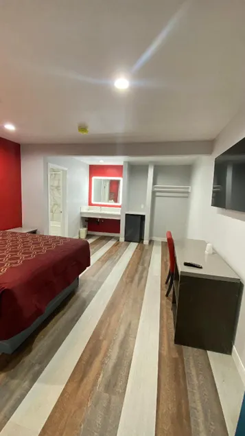 Plaza Inn Motel - Los Angeles area - Image 1