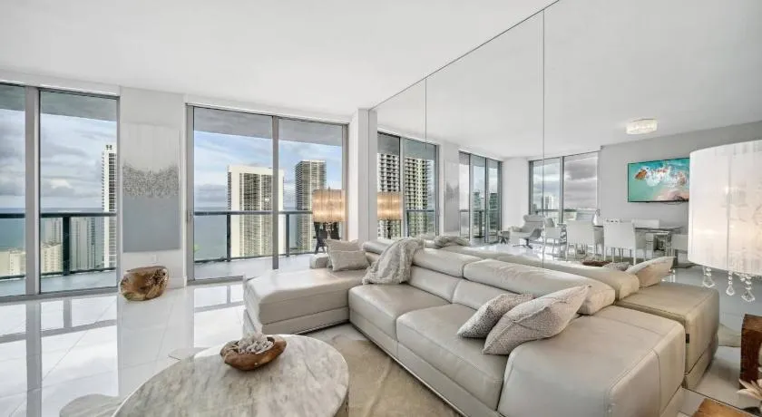 Million Dollar Waterfront Penthouse - Image 1