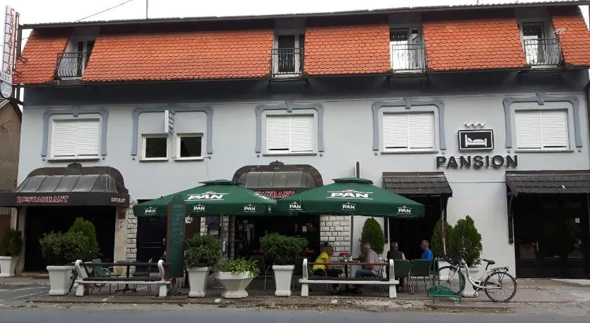 RESTORAN PRENOĆIŠTE CROATIA TURIST - Image 1