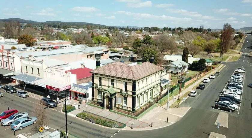 The Bank Guesthouse Glen Innes - Image 1
