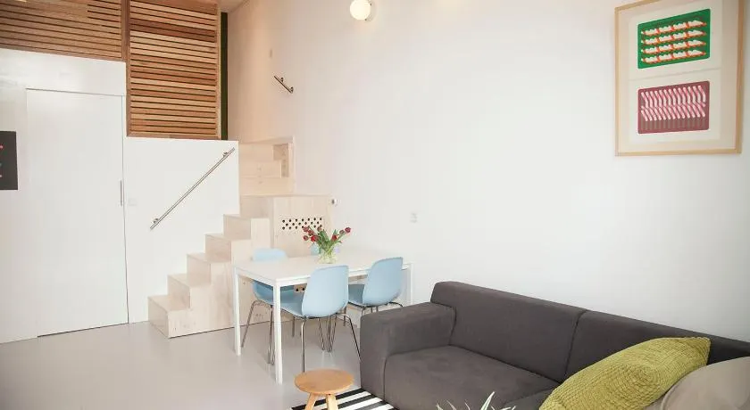 hip & stylish apartment in center, near trainstation, 15 min walk - Image 1