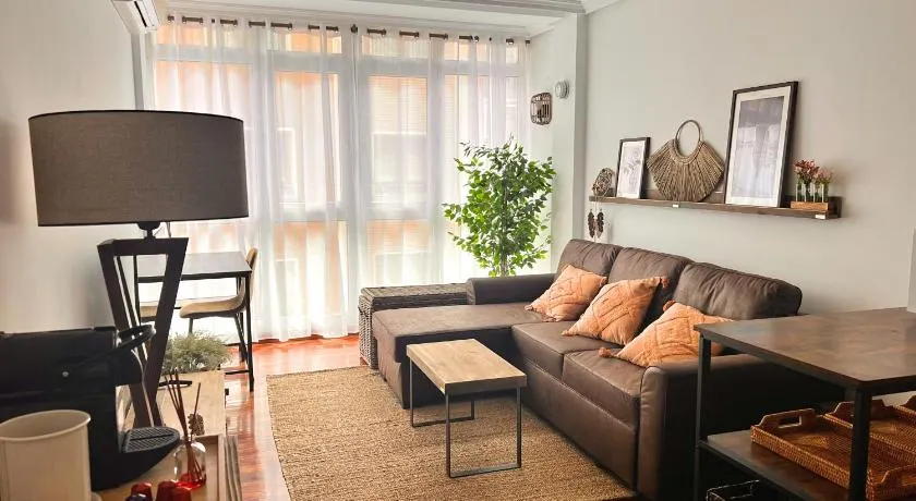 Exclusivo "Gran Bilbao" Suite Deluxe PARKING OPCIONAL - Image 1