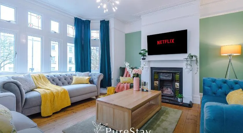 Incredible 5 Bedroom House with 7 actual Beds By PureStay - 3 min walk to Central Bath - Image 1
