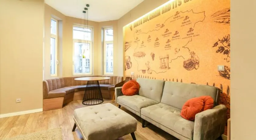1 BR Wine Journey - Image 1