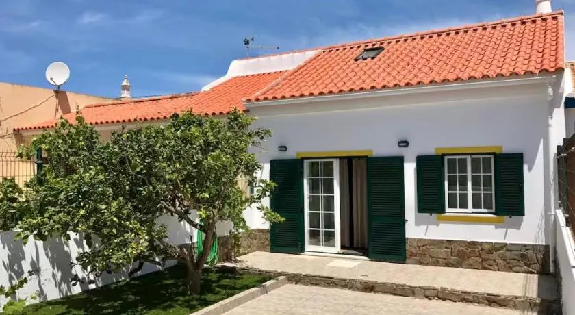 Casa vacanze 'Casa Sagres' con terrazza privata, giardino privato e Wi-Fi - Image 1