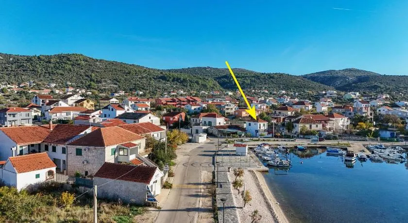 House Dinko - Image 1